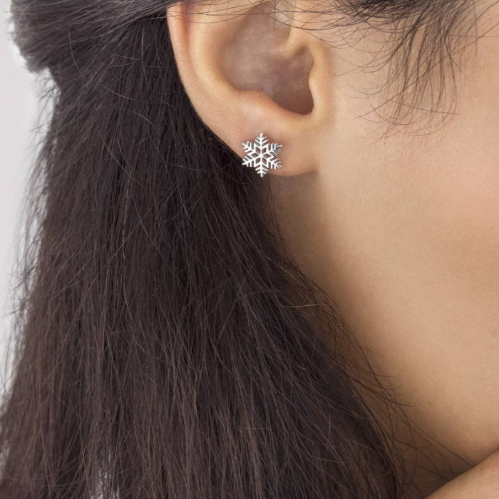 Model wearing snowflake earring by CHOKHA INDIA